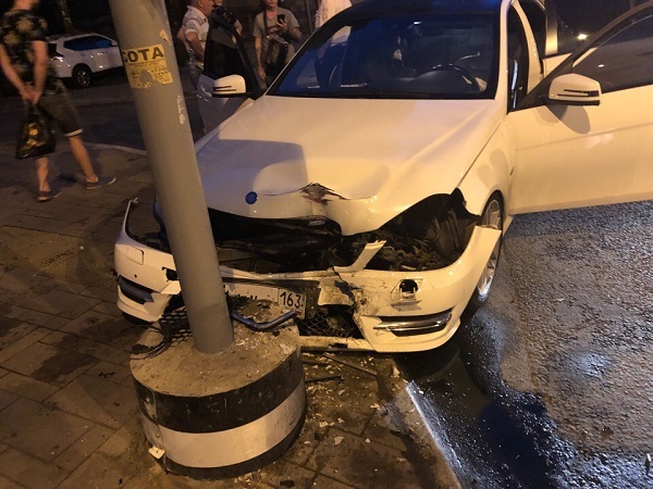 Автомобиль получил серьезные повреждения кузова