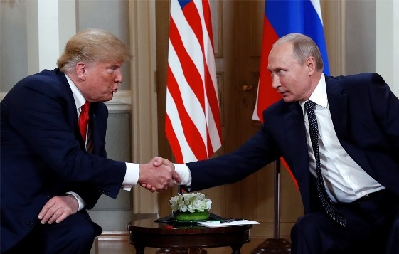 Трамп и Путин обменялись краткими приветствиями. Фото Reuters 