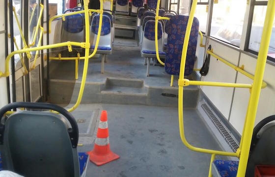 Место падения пассажирки автобуса