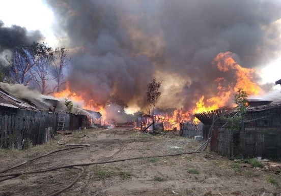 Страшный пожар в Сердовино уже уничтожил множество строений