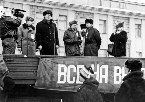 1990 г., митинг на площади Куйбышева. У микрофона товарищ Афонин