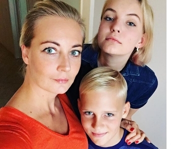 Юлия Навальная с детьми