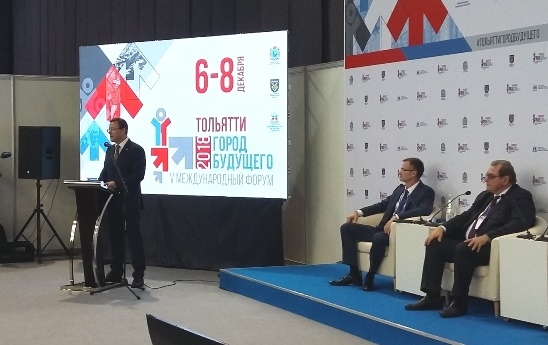 Дмитрий Азаров выступил на тольяттинском форуме 