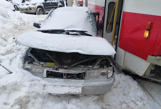 В ДТП пострадали водитель и пассажир ВАЗ-2110