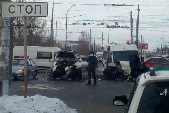 Последствия столкновения маршрутки и Порше в Тольятти