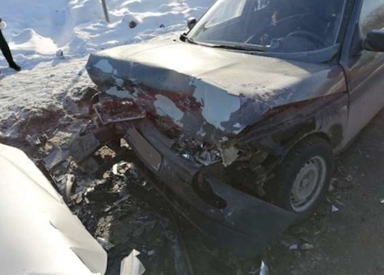 В ДТП пострадал водитель ВАЗ-21102