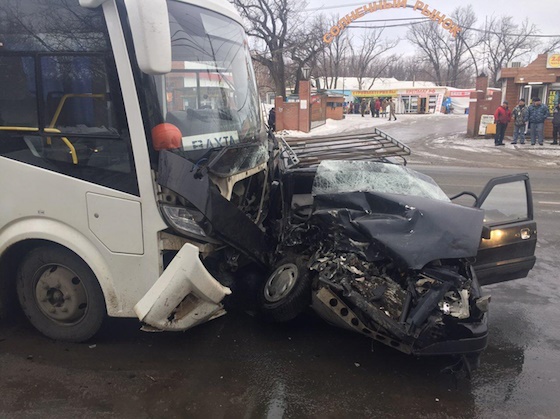 Водитель и пассажирка ВАЗ-21144 погибли