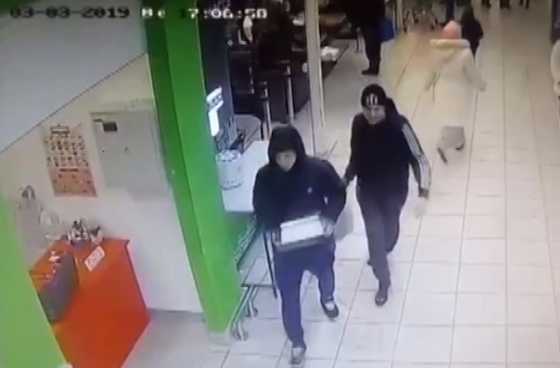 Подозреваемые в краже весов из супермаркета