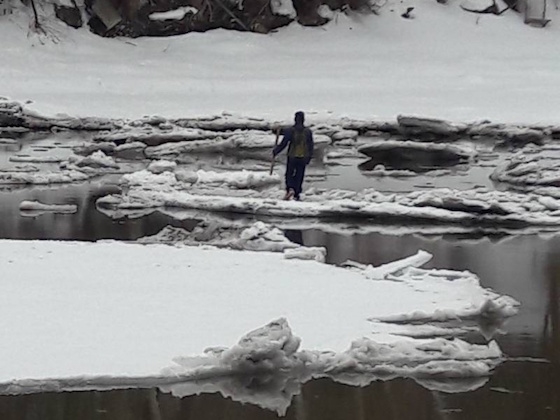 Лёд на Волге тронулся и ребёнок оказался на льдине