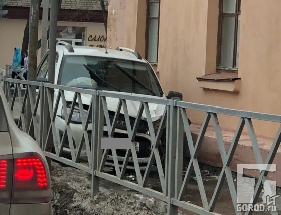 Калина после ДТП на проклятом перекрестке в Тольятти 