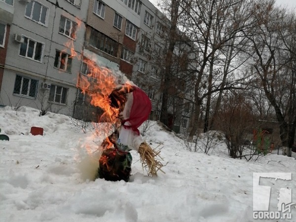 Традиционное сожжения чучела зимы