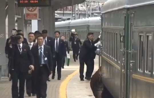 Поезд Ким Чен Ына моют прямо на ходу 