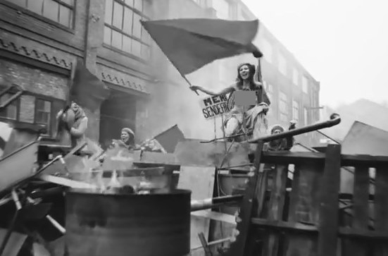 Алена Макеева на баррикадах клипа Rammstein