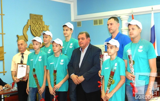 Сергей Анташев и юные баскетболисты