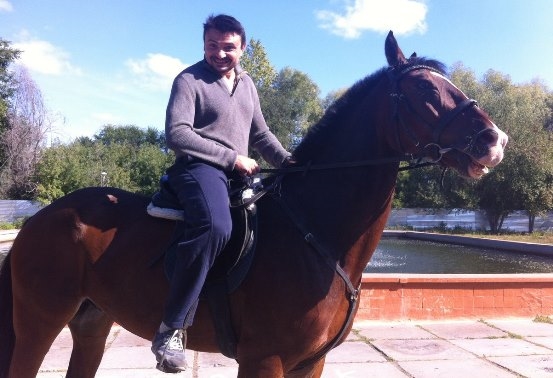 Михаил Артюхов любит лошадей