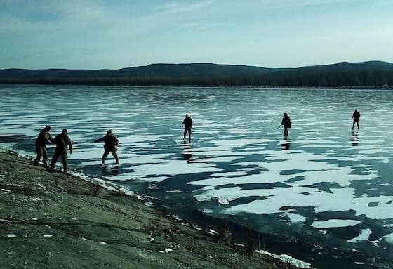 Тольяттинских рыбаков не пугает небольшая толщина льда