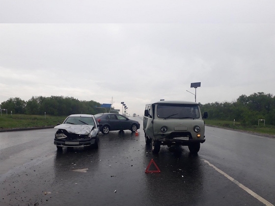 Водитель автомобиля "УАЗ" был госпитализирован