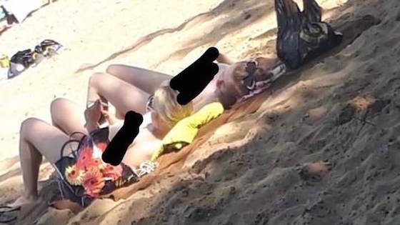 Фото девушек на пляже голых и без купальников