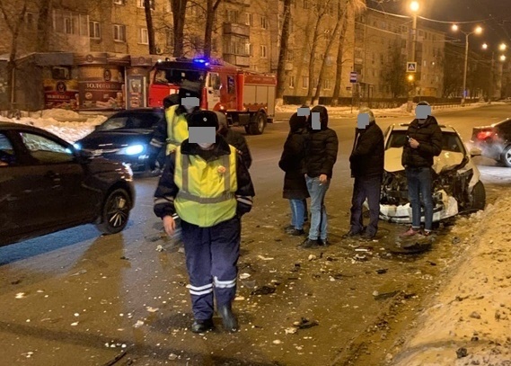 Ночное ДТП произошло на улице Ленина 