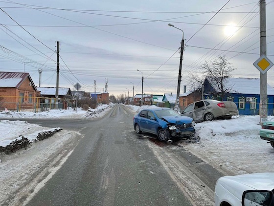 ДТП на перекрестке улиц Шлютова и Украинская, 25 февраля