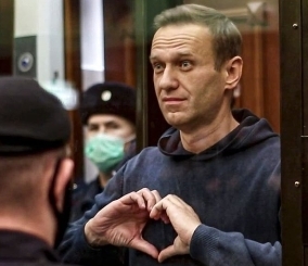 Навальный показал сердечко для Юлии 