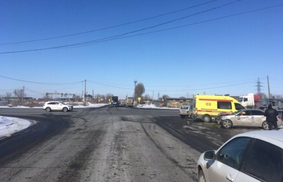 ДТП случилось на перекрестке Обводного и Хрящевского шоссе