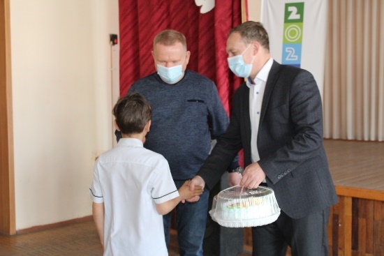 Владимир Дуцев и Артем Анисимов поблагодарили смелых детей 