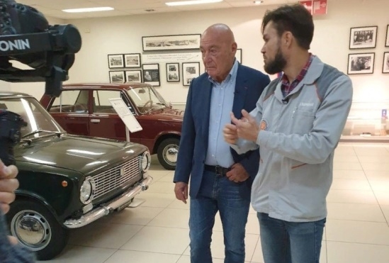 Владимир Познер оценил коллекцию классических авто 