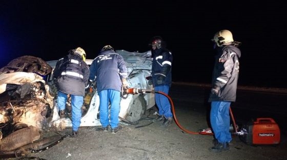 Спасатели извлекли тело погибшего водителя "Форда"