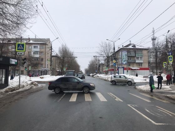 ДТП на перекрестке Жилина и Мира в Тольятти
