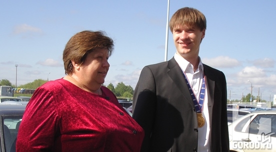 Тольятти, чемпион мира Василий Кошечкин с мамой 