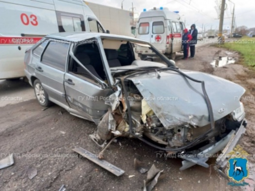 24-летний водитель ВАЗ-21144 врезался в «БМВ» 