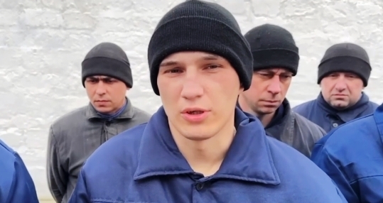 Скриншот с видеообращения пленных бойцов 