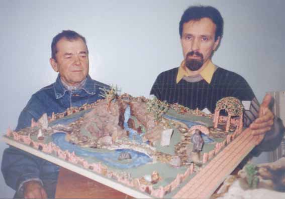 Г. Первушин и В. Булдыгин с макетом «Библейского сада»