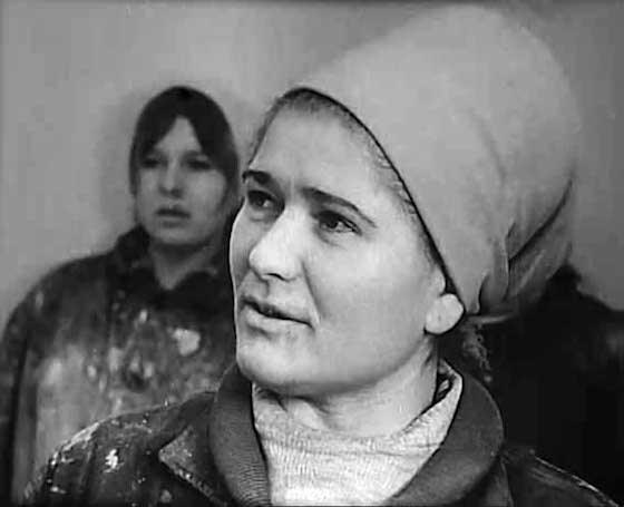 В. Савинова. Кадр из фильма Е. Астахова «Стройка», 1976 г.