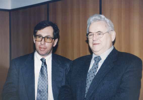 П. Авен и А. Николаев в Тольятти, 1998 год    6.  