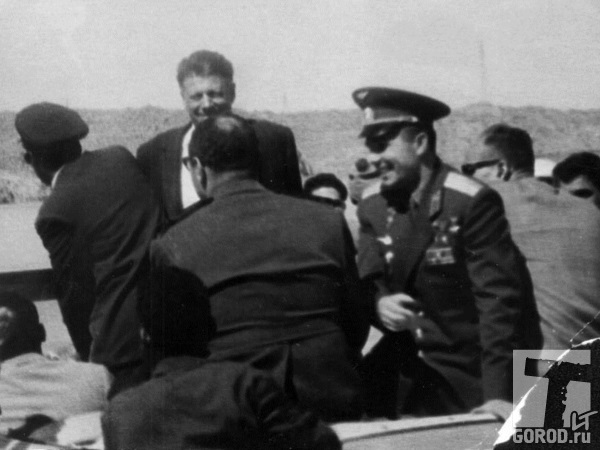 И.В. Комзин с Ю.А. Гагариным. Асуан, 2.02.1962