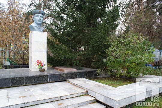 Мемориал Никонова на васильевском кладбище