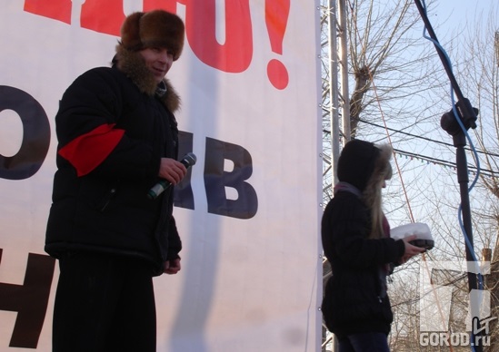 Андрей Балин на своем митинге раздавал тортики