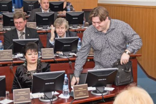 Александр Гремин получил персональный стул в зале заседаний