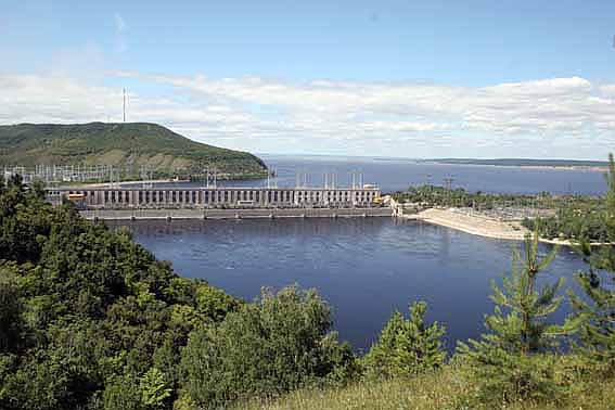 Жигулевская ГЭС с вершины Могутовой
