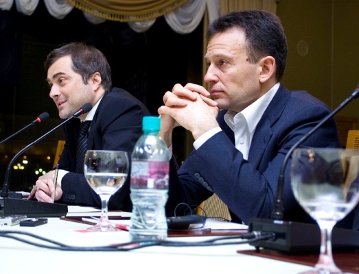 Посадить Якеменко, значит ударить по Суркову