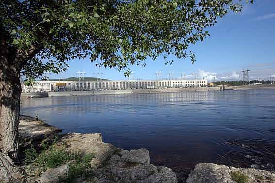 Жигулевская ГЭС с берега у Могутовой