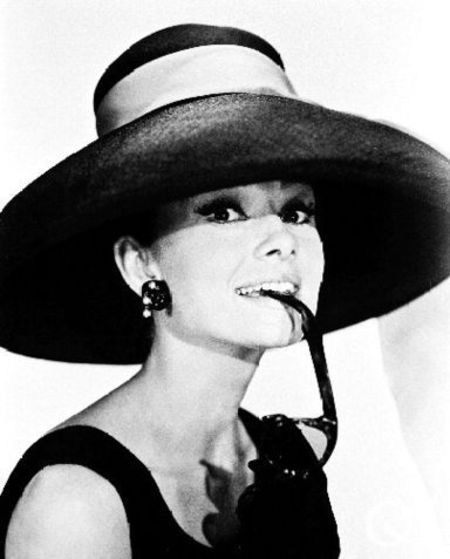 актриса Одри Хепберн обожала носить шляпы