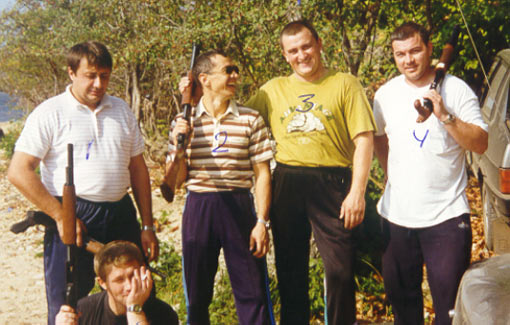 Игорь Ильченко (в центре)