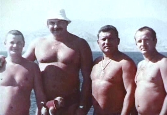 Главарь рязанских Вячеслав Ермолов, он же Слон (второй слева)