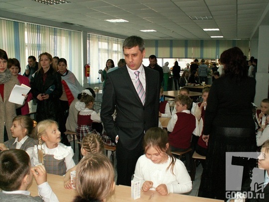 Сергей Андреев проверил реализацию программы "школьное молоко"
