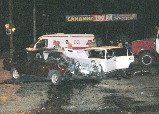 При столкновении ВАЗ-2106 и ВАЗ-2107 пострадали трое