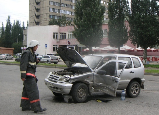 Столкновение автомобилей произошло на улице Баныкина