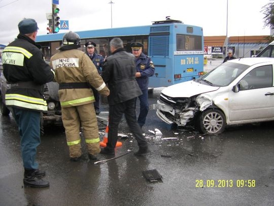 От столкновения пострадал водитель ВАЗ-2106